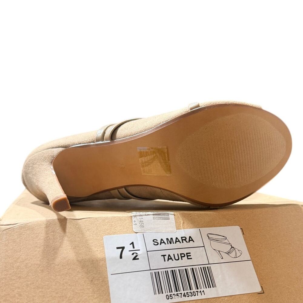 Journee Collection Samara Bootie - Picture 4 of 5